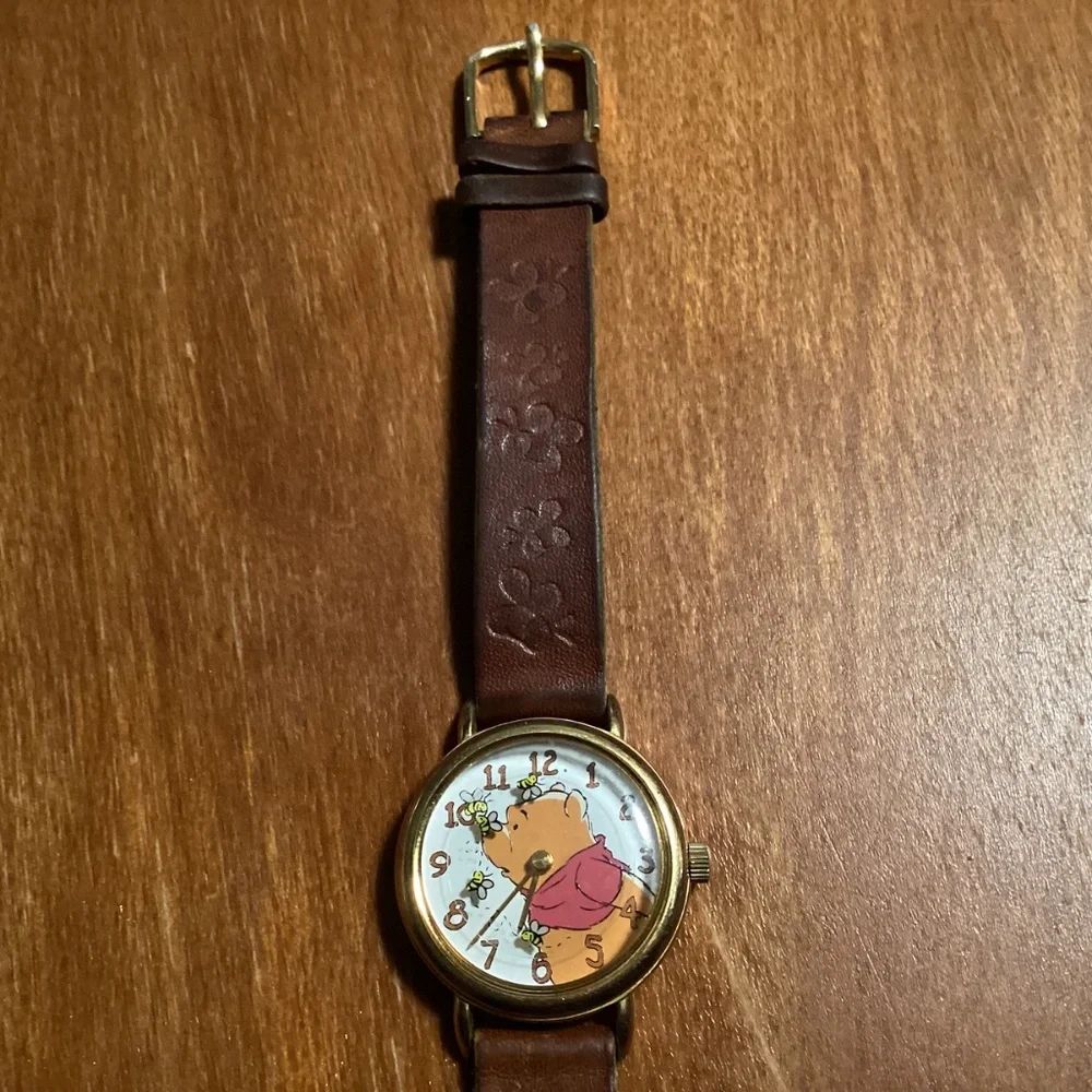 Vintage Timex Disney Winnie the Pooh Watch Brown Leather Band Bee Second Hand